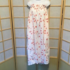 Lake Nightgown - Lips